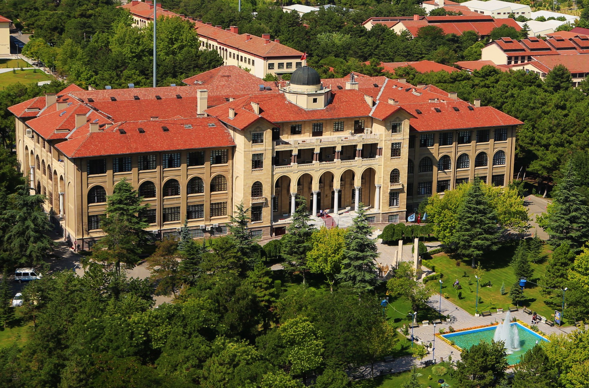 Read more about the article Gazi Üniversitesi Pedagojik Formasyon Bölümü: Eğitimde Fark Yaratan Bir Geleceğe Adım