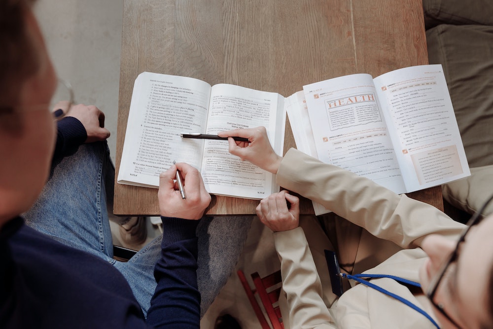 Read more about the article Kütüphanelerin Eğitimdeki Yeniden Tanımlanması: Bilginin Merkezi ve Değişen Rolü